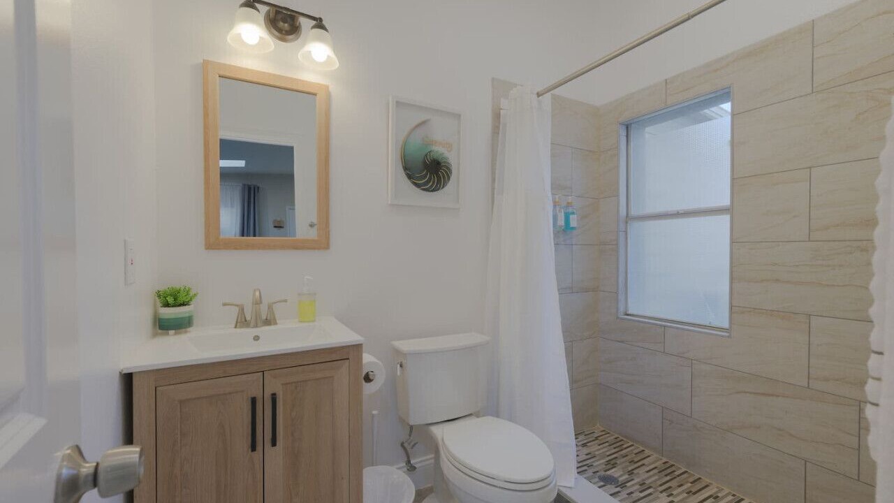 Photo of Bathroom in Azalea Park