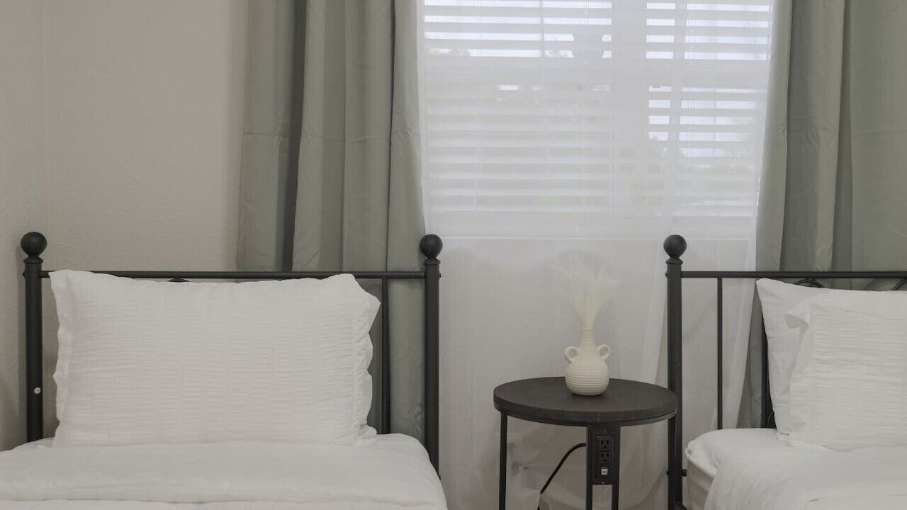 Photo of Bedroom in Azalea Park