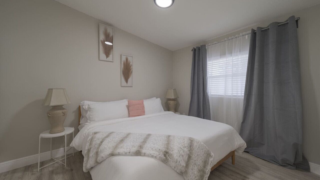 Photo of Bedroom in Azalea Park