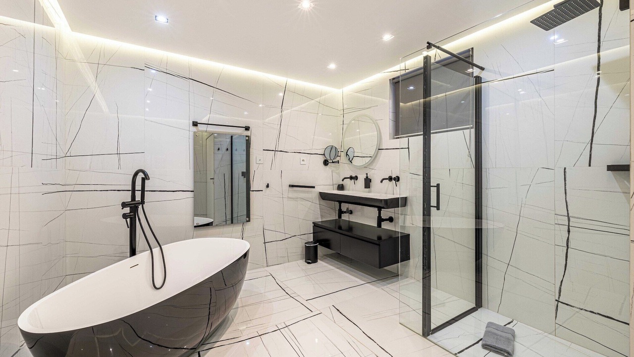 Photo of Bathroom in Riou - Petit Juas - Av de Grasse