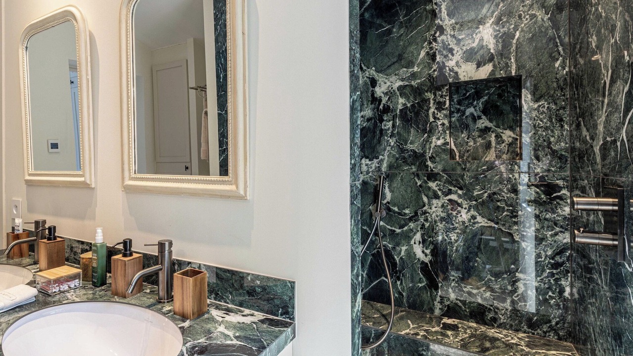 Photo of Bathroom in California - Pezou