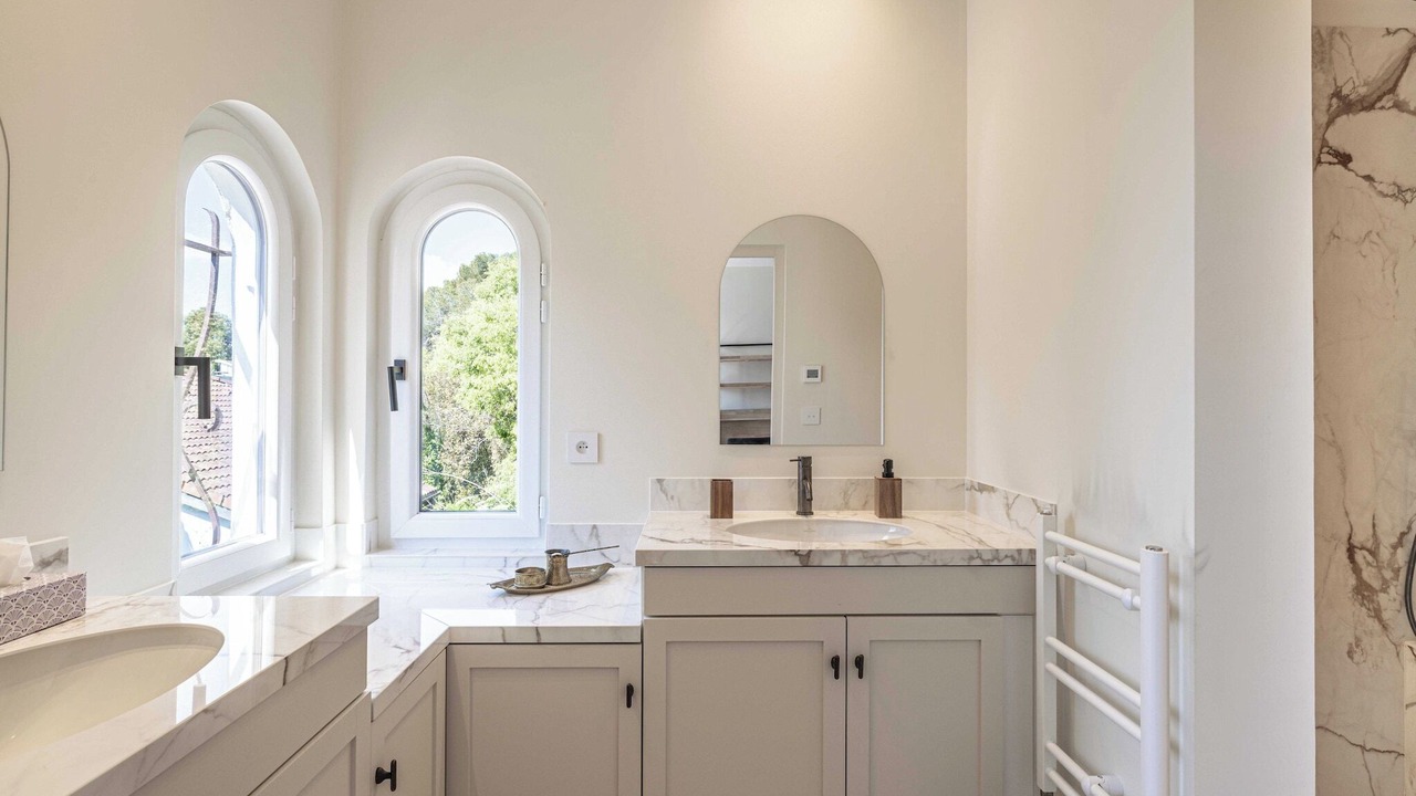 Photo of Bathroom in California - Pezou