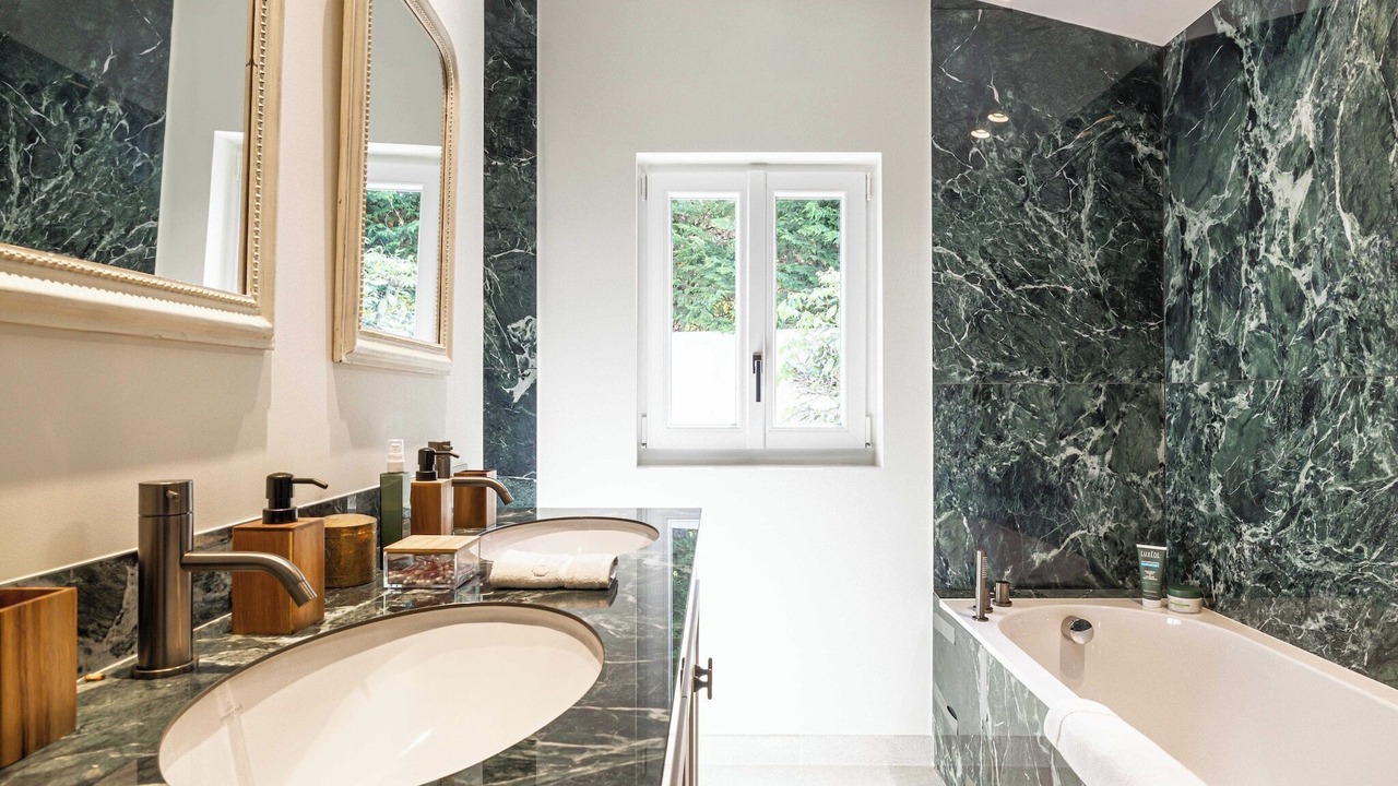 Photo of Bathroom in California - Pezou