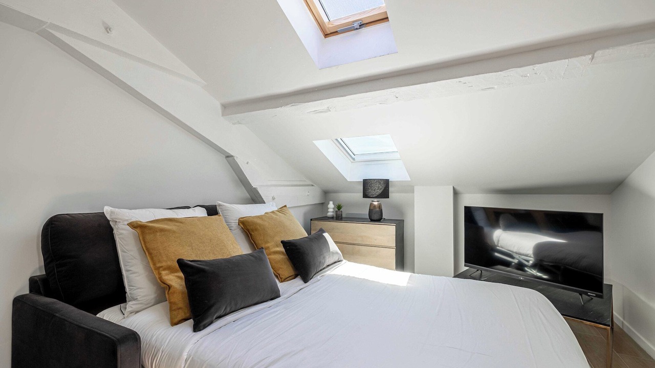 Photo of Bedroom in Prado - Republique