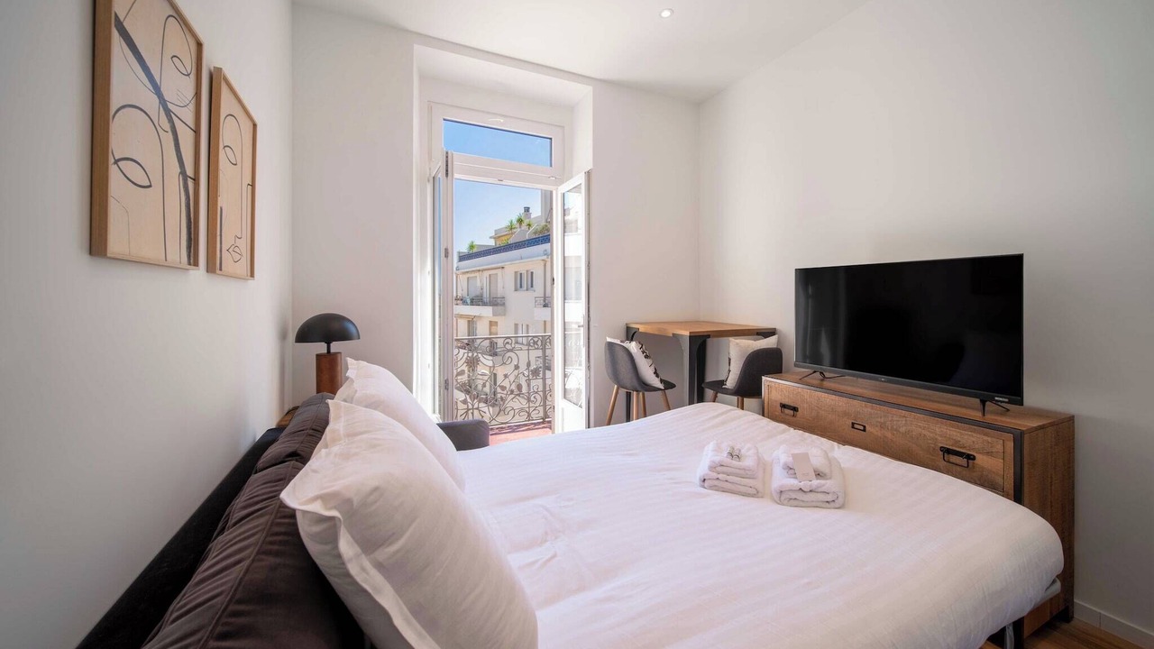 Photo of Bedroom in Prado - Republique
