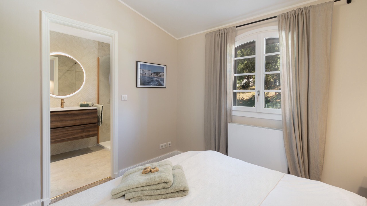 Photo of Bedroom in Tanneron