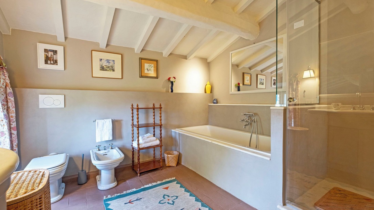Photo of Bathroom in Villabuona