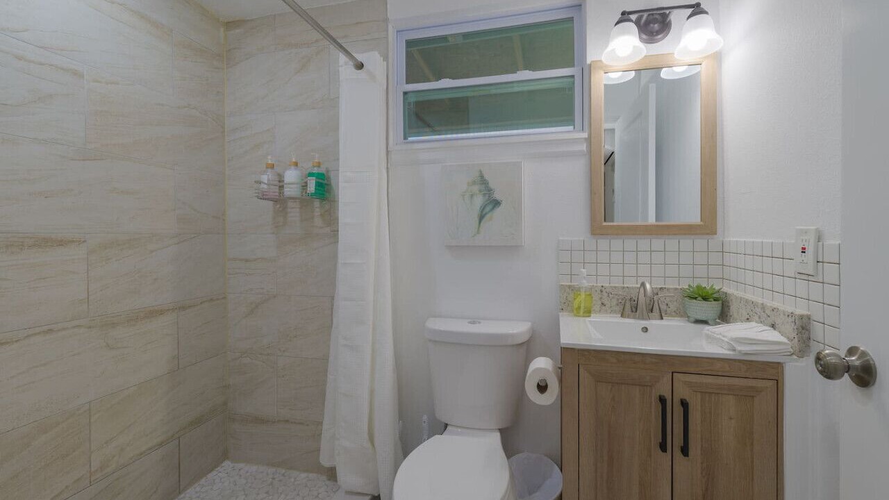 Photo of Bathroom in Azalea Park