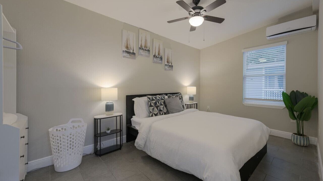 Photo of Bedroom in Azalea Park