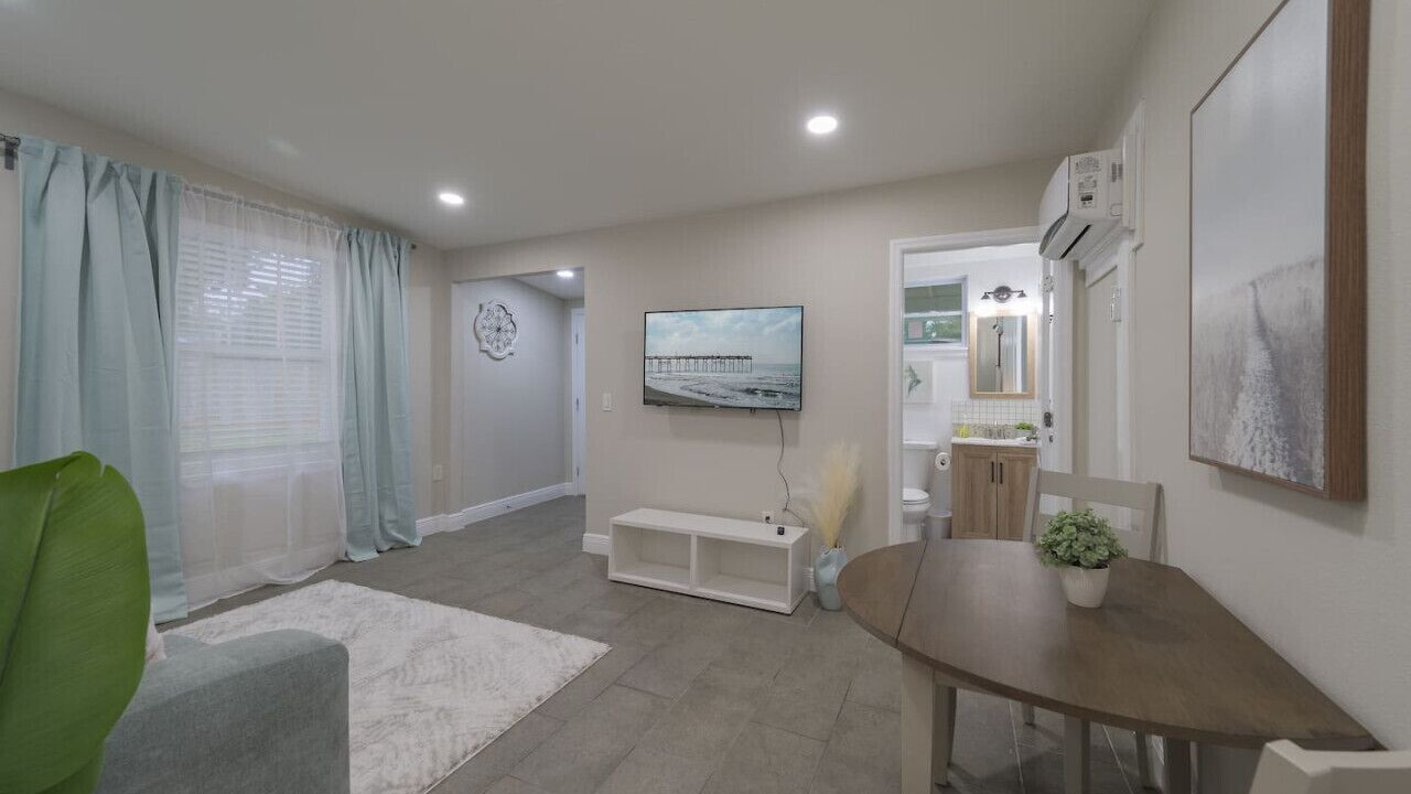 Photo of Bedroom in Azalea Park