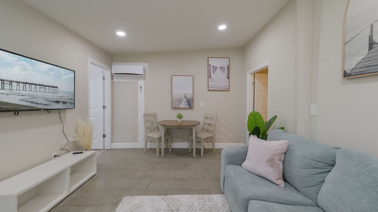 Photo of Livingroom in Azalea Park