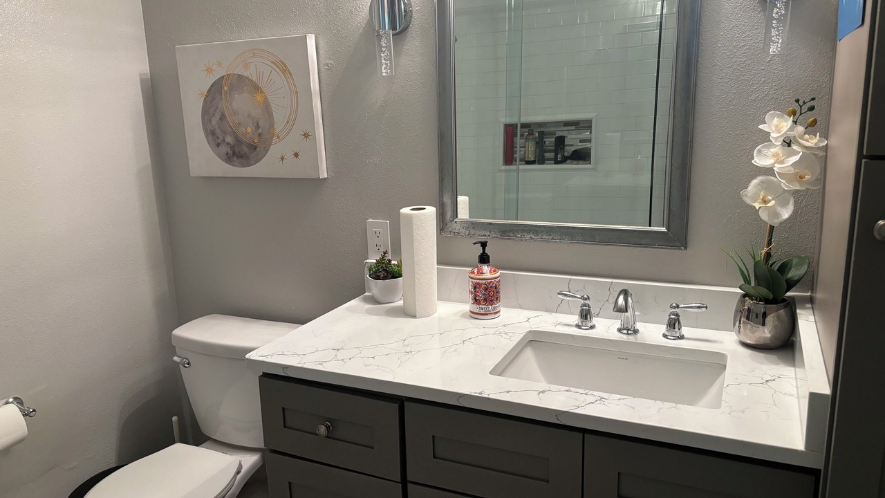 Photo of Bathroom in Mariner's VIllage