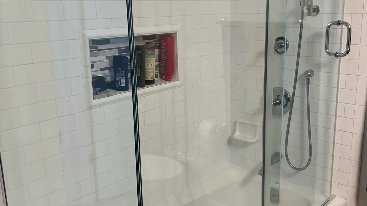 Photo of Bathroom in Mariner's VIllage