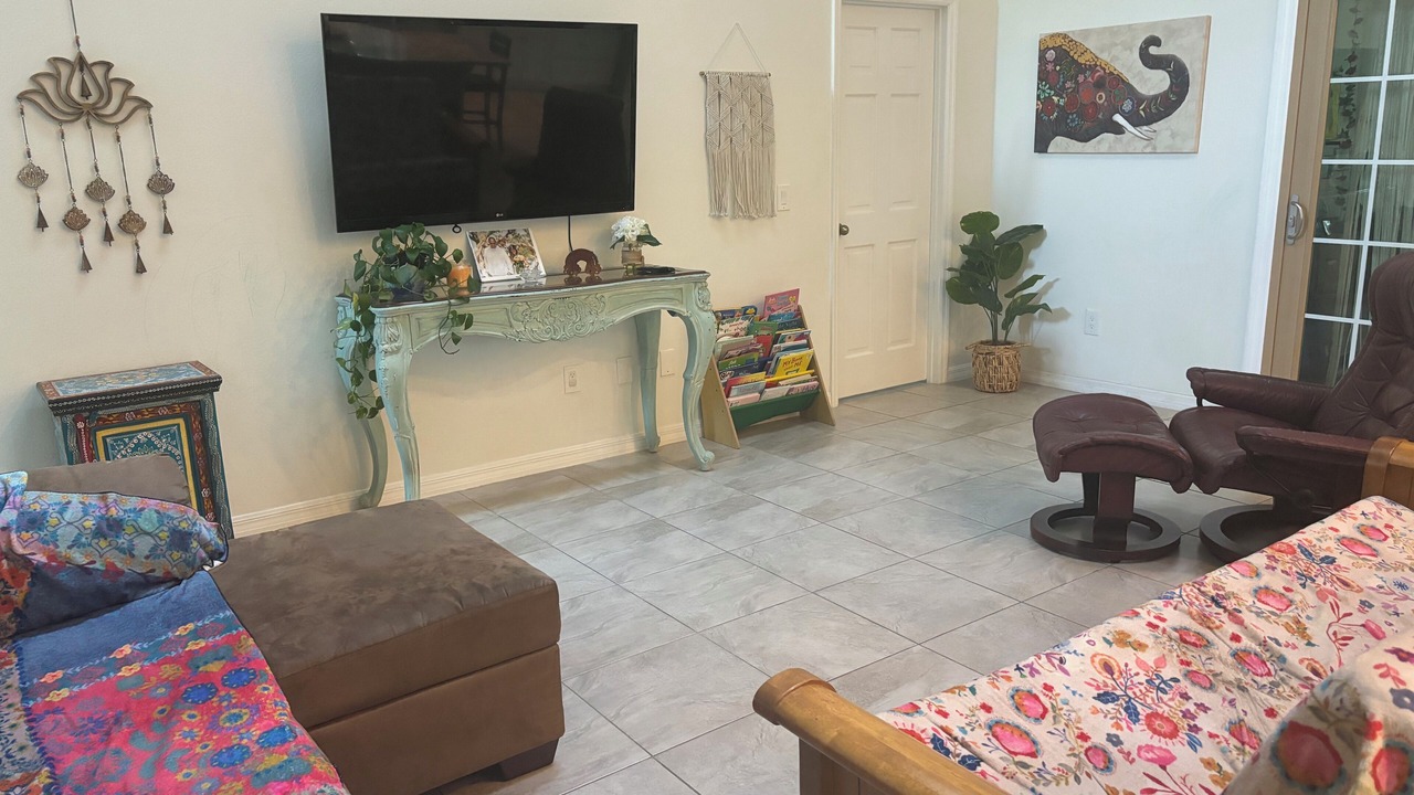 Photo of Livingroom in Mariner's VIllage