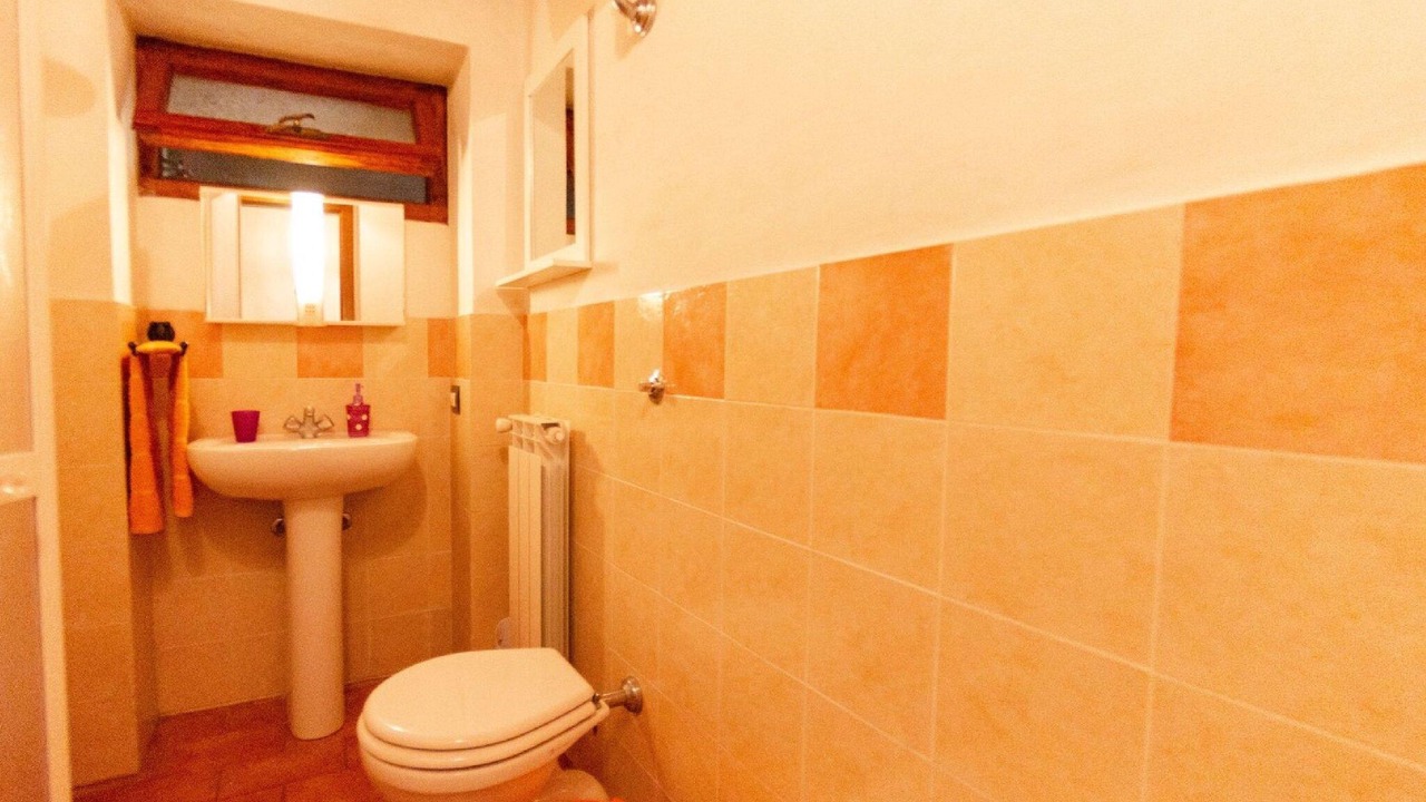 Photo of Bathroom in Buti
