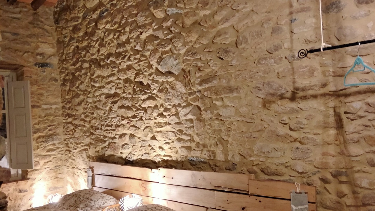Photo of Bedroom in Buti