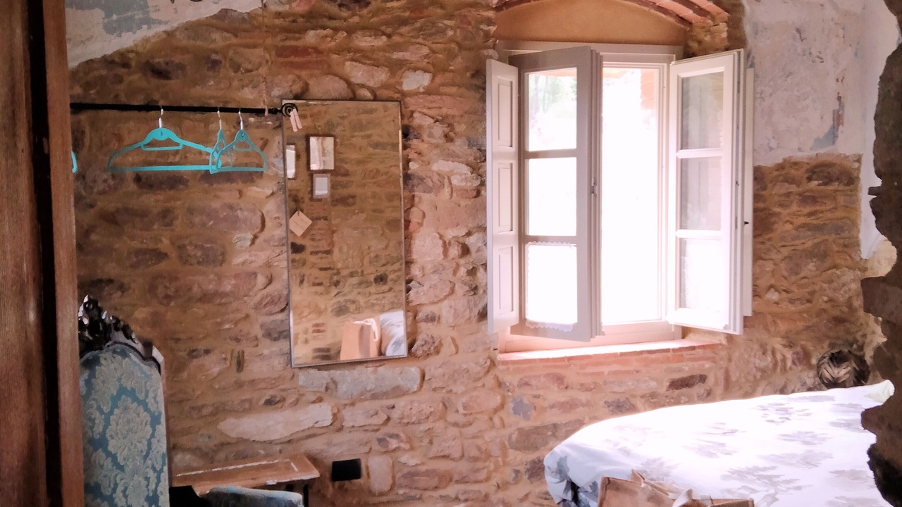 Photo of Bedroom in Buti