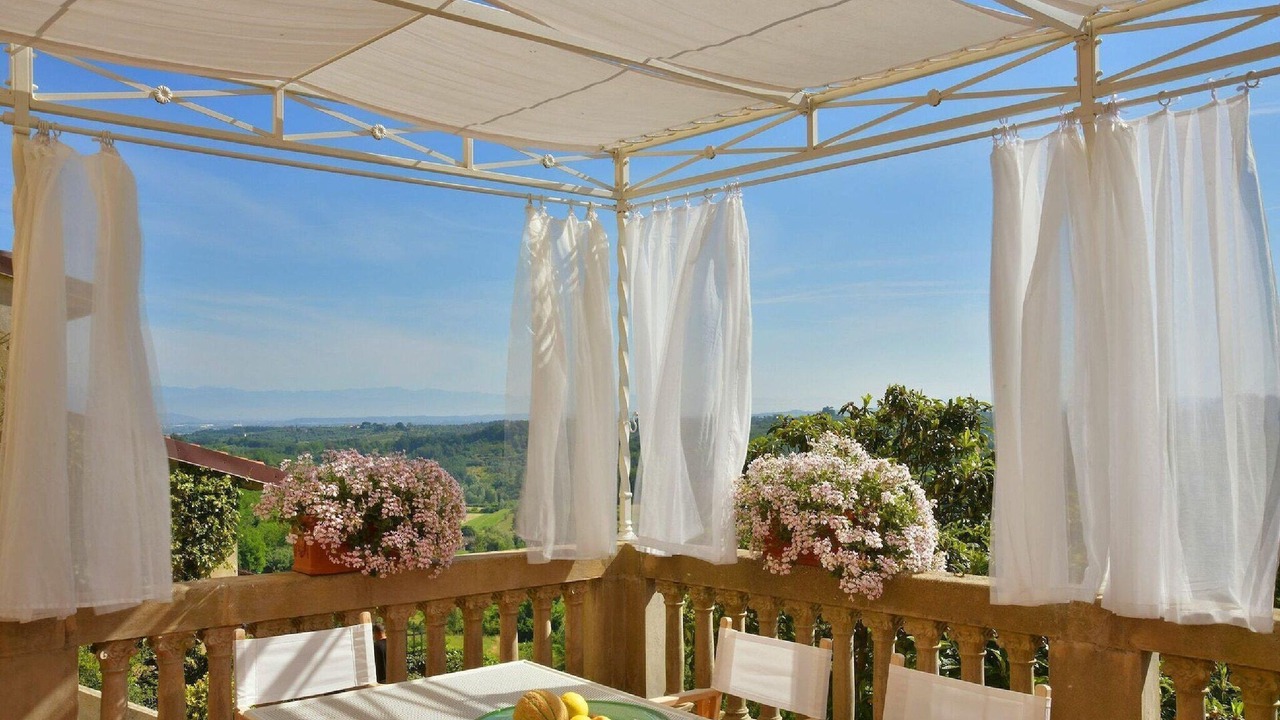 Photo of Patio Balcony in Lari