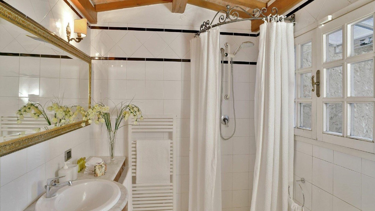 Photo of Bathroom in Lari