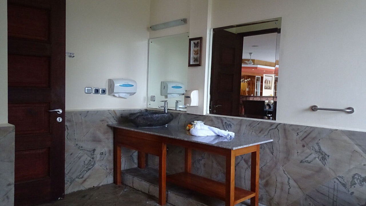 Photo of Bathroom in Kalibukbuk
