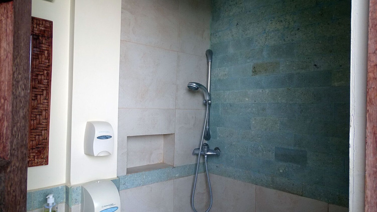 Photo of Bathroom in Kalibukbuk