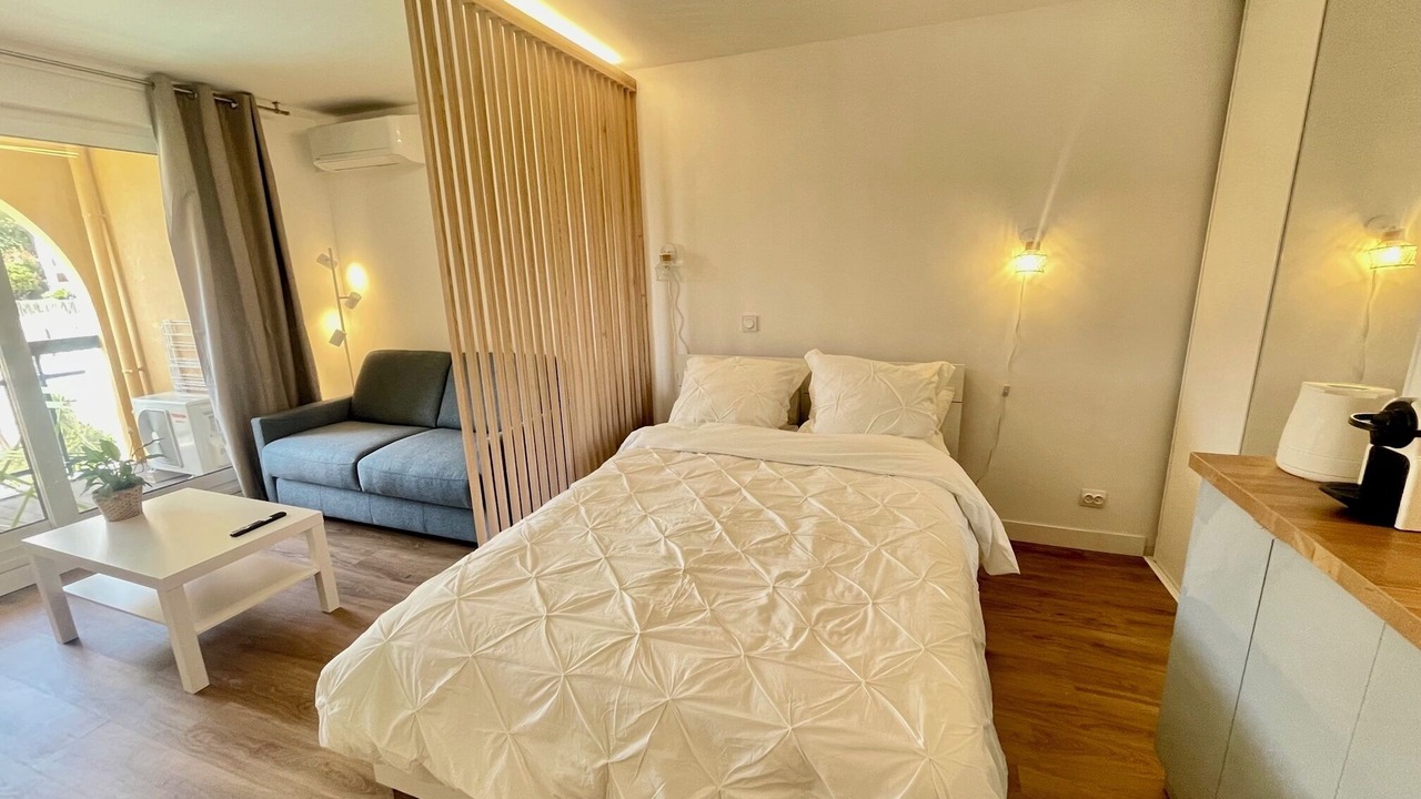 Photo of Bedroom in Beausoleil