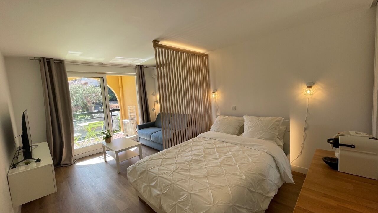 Photo of Bedroom in Beausoleil