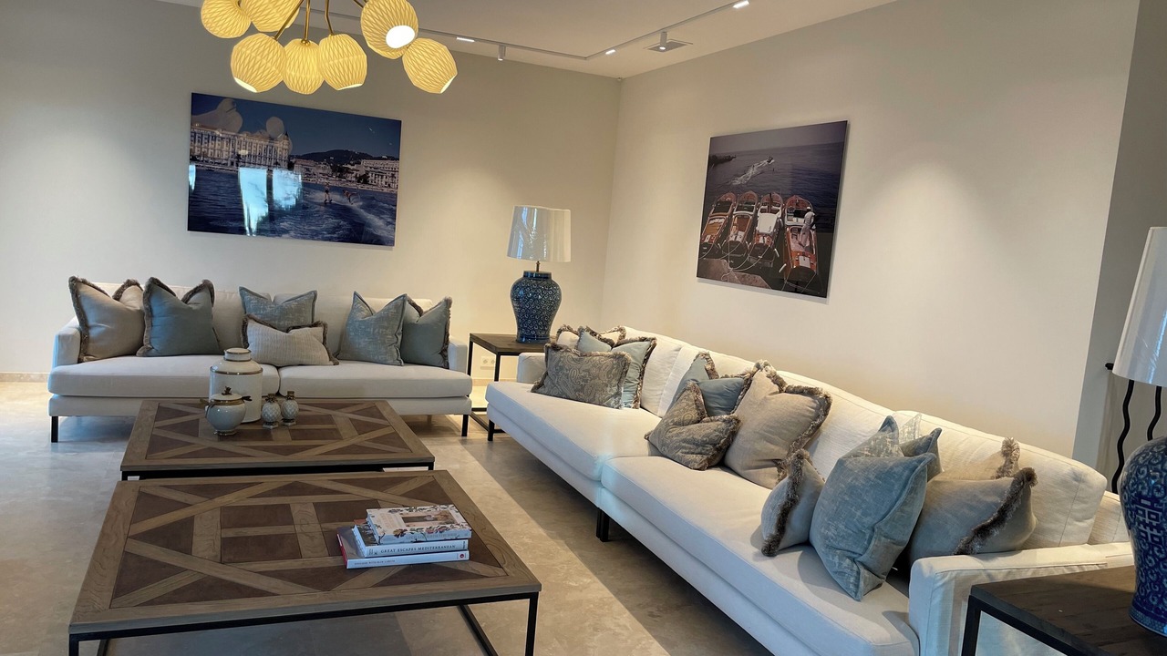 Photo of Livingroom in California - Pezou