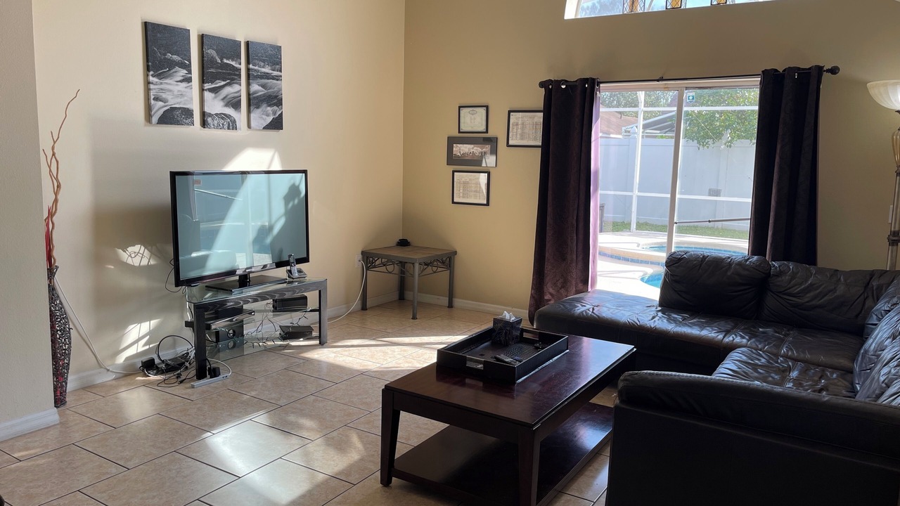 Photo of Livingroom in Eagle Pointe South