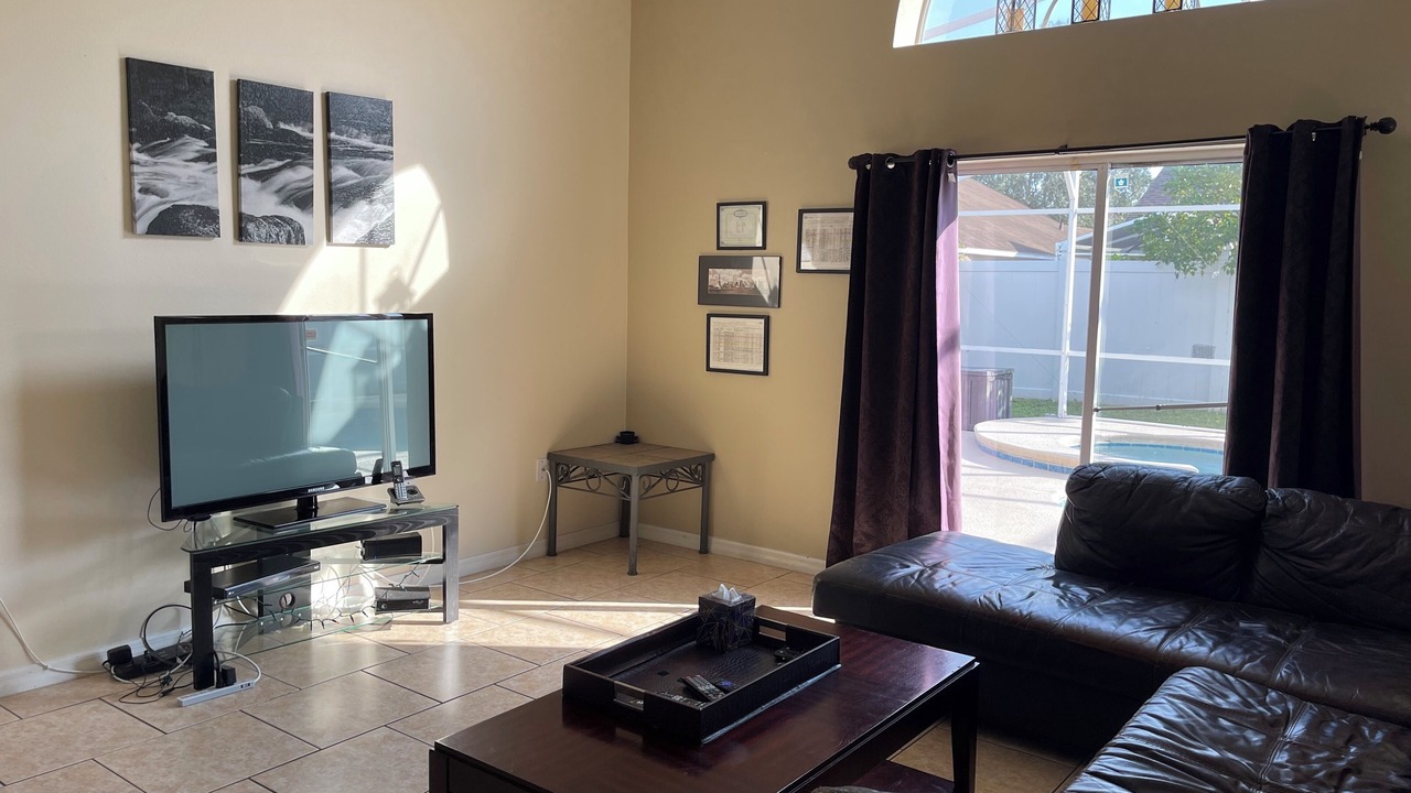 Photo of Livingroom in Eagle Pointe South