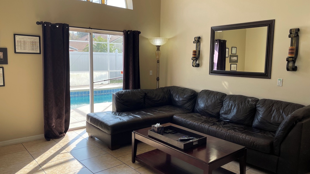 Photo of Livingroom in Eagle Pointe South