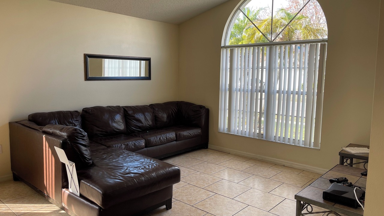 Photo of Livingroom in Eagle Pointe South