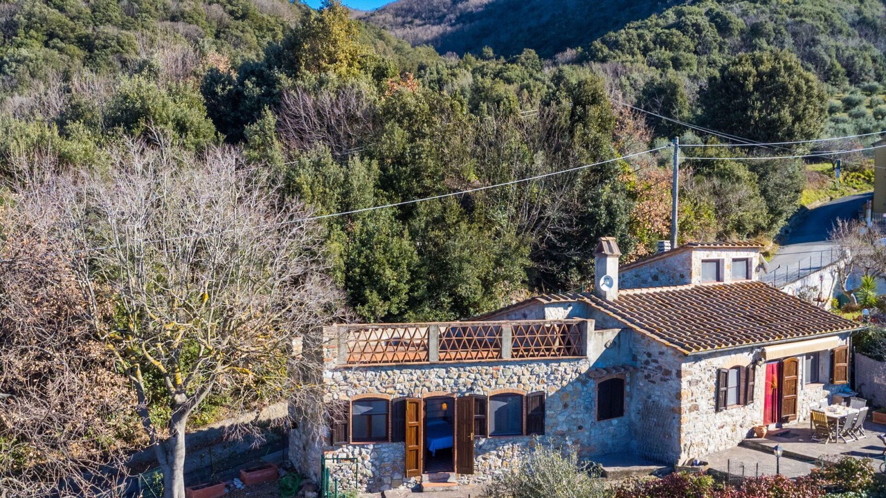 Photo of Patio Balcony in Castellina Marittima