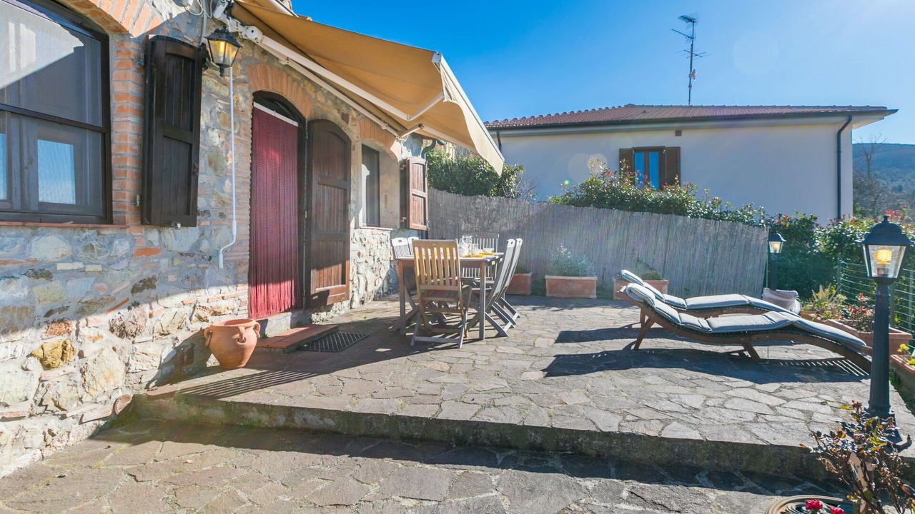 Photo of Patio Balcony in Castellina Marittima