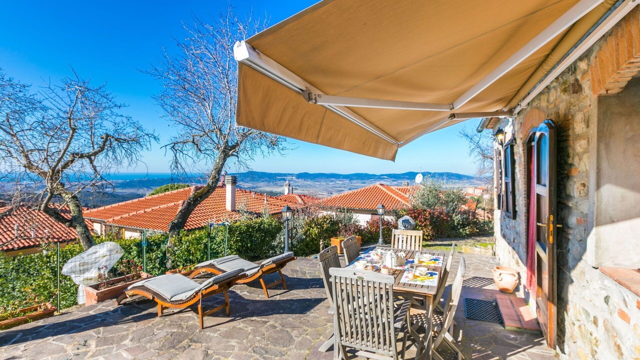 Photo of Patio Balcony in Castellina Marittima
