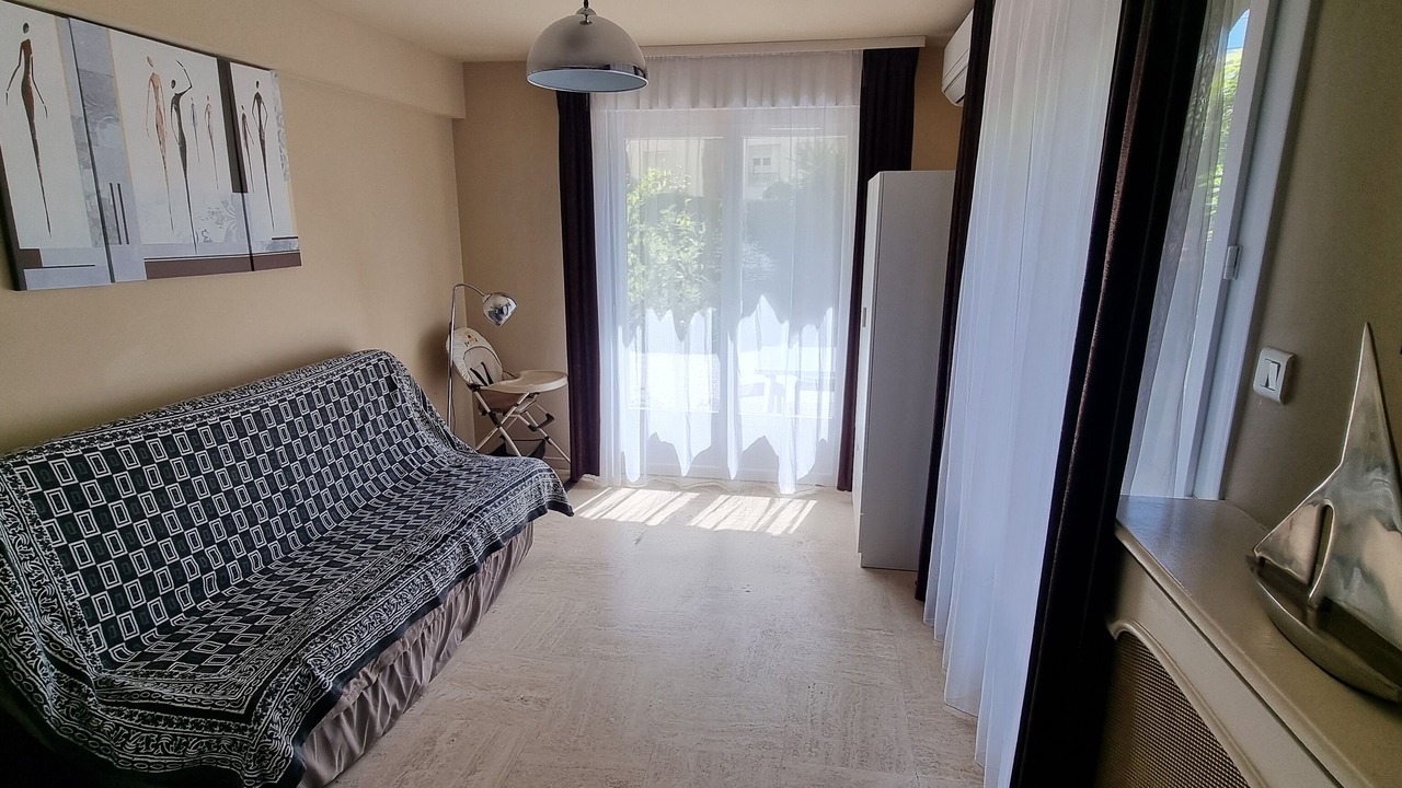 Photo of Livingroom in Prado - Republique