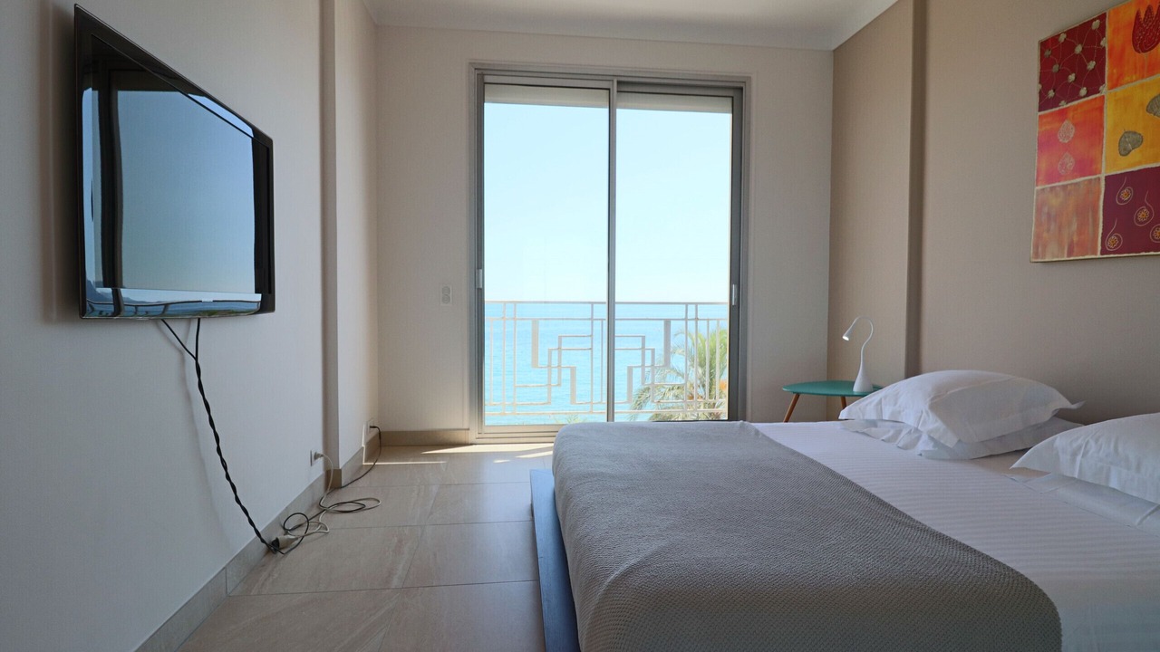 Photo of Bedroom in Cannes City Centre