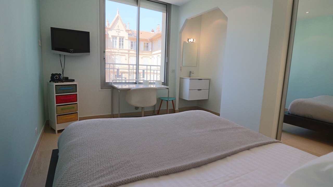 Photo of Bedroom in Cannes City Centre