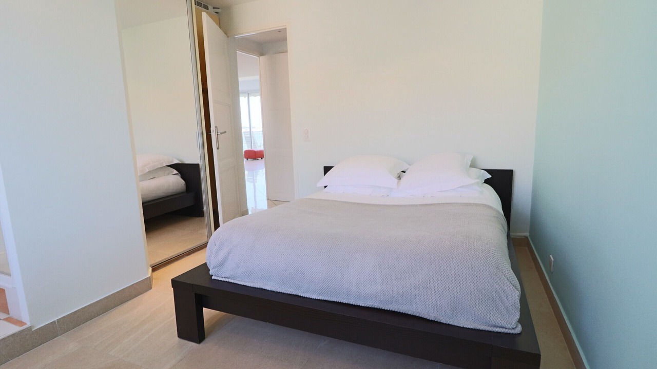 Photo of Bedroom in Cannes City Centre