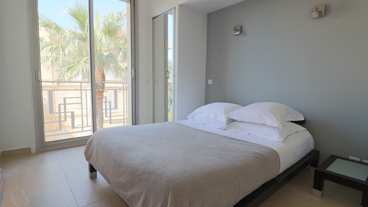 Photo of Bedroom in Cannes City Centre
