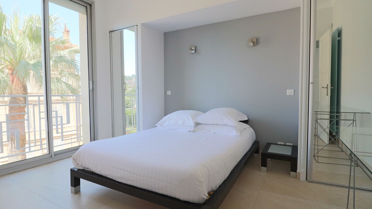 Photo of Bedroom in Cannes City Centre