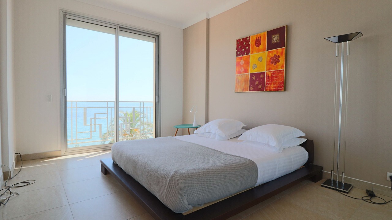 Photo of Bedroom in Cannes City Centre