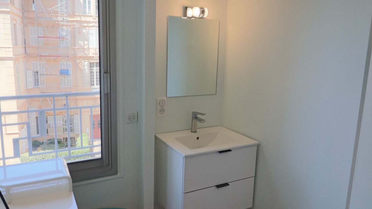 Photo of Bathroom in Cannes City Centre