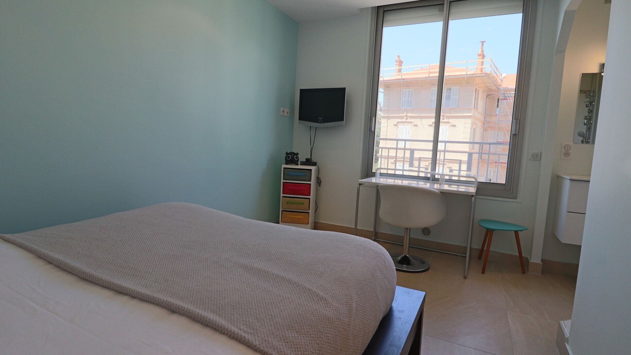 Photo of Bedroom in Cannes City Centre
