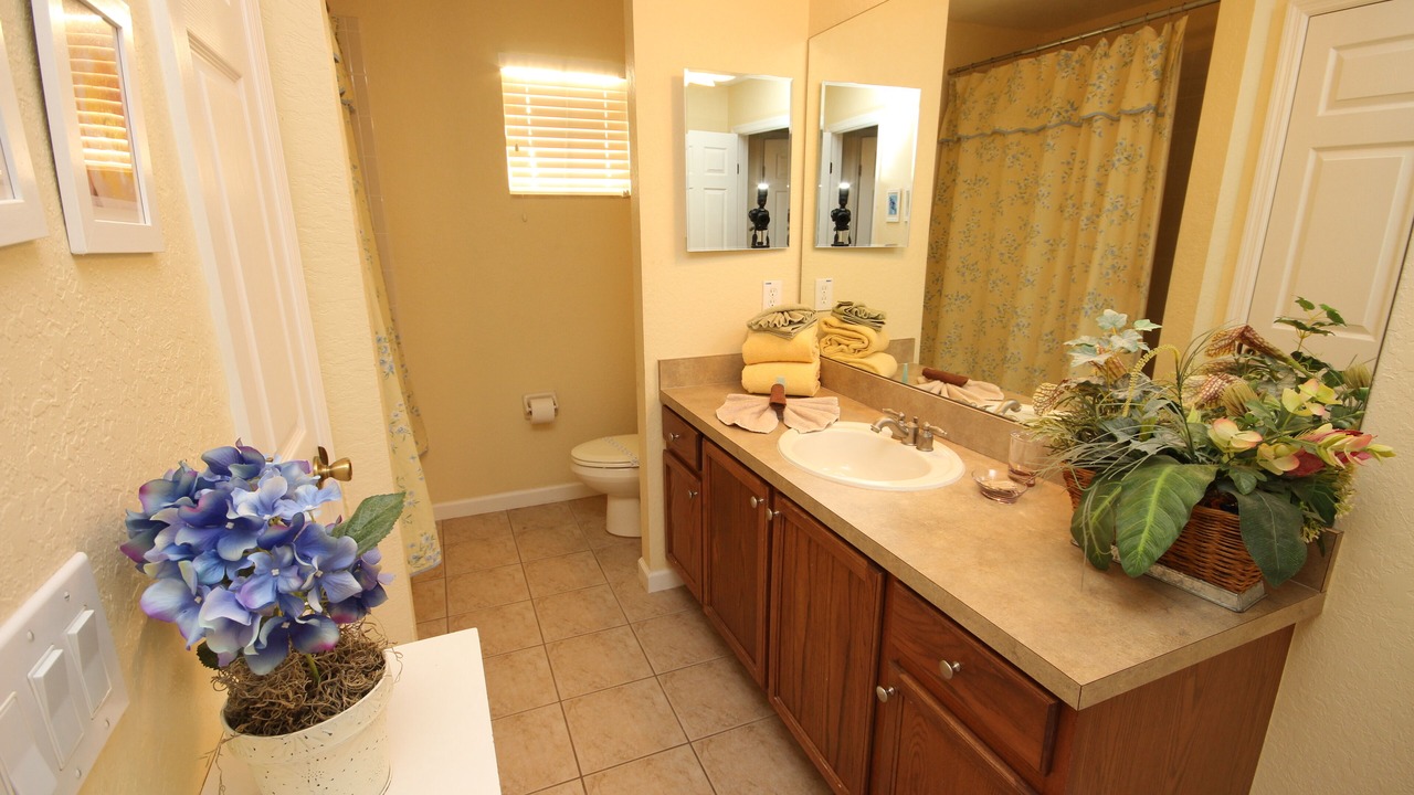 Photo of Bathroom in Trafalgar Village