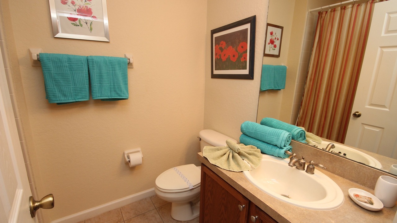 Photo of Bathroom in Trafalgar Village