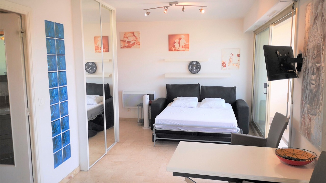 Photo of Bedroom in Juan-les-Pins