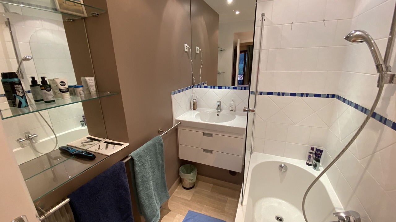 Photo of Bathroom in Prado - Republique