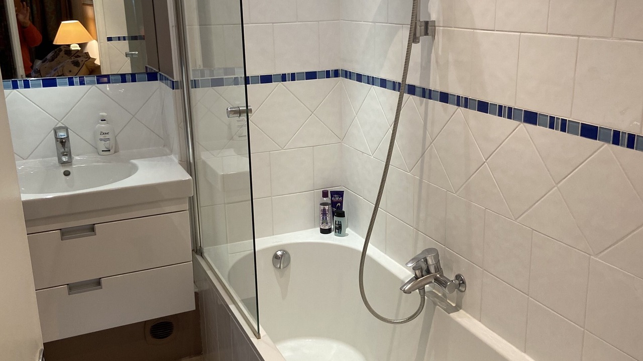 Photo of Bathroom in Prado - Republique