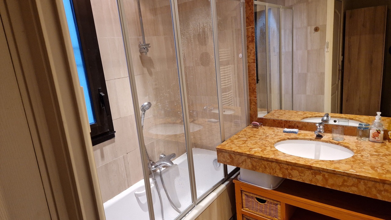 Photo of Bathroom in California - Pezou